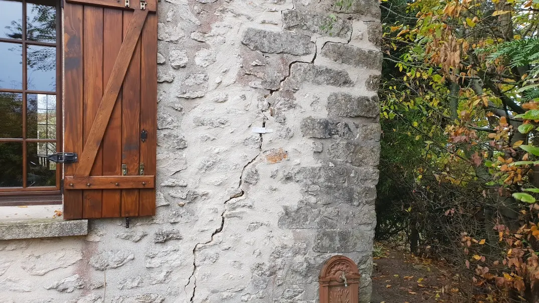 FISSURE STRUCTURELLE MAISON ANCIENNE EN PIERRES - EXPERT BATIMENT